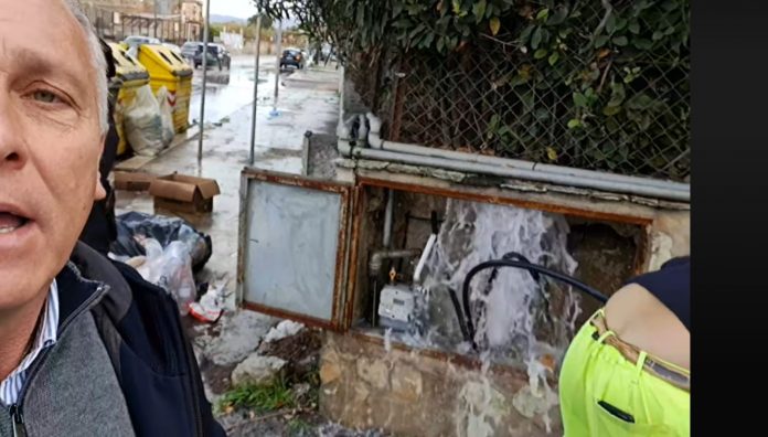 Contatori dell'acqua rubati in via Messina Marine