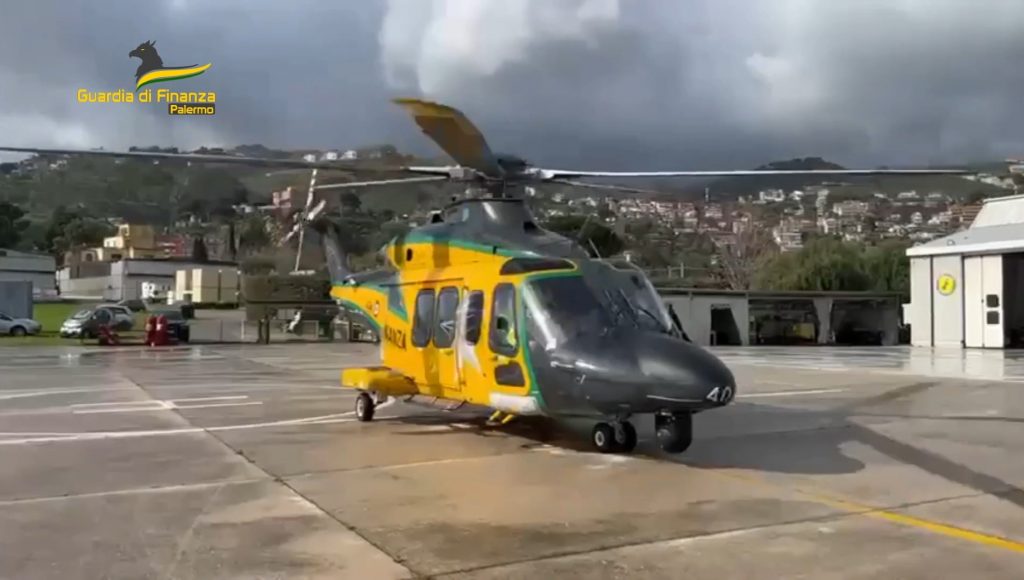 Elicottero della Guardia di Finanza di Partinico rifiuti