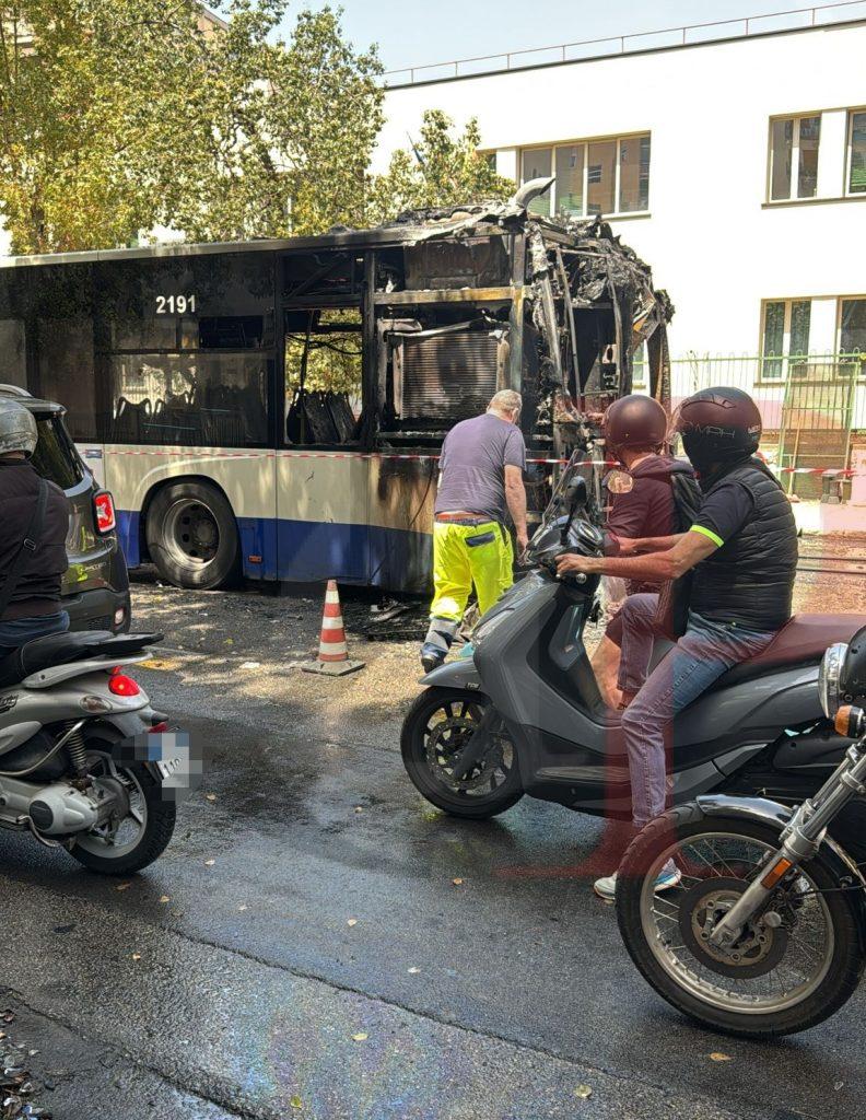 Autobus in fiamme