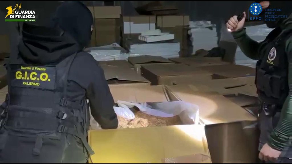 Guardia di Finanza contrabbando sigarette