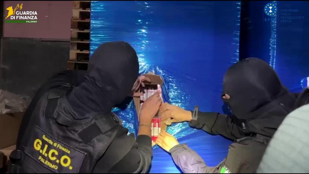 Guardia di Finanza contrabbando sigarette