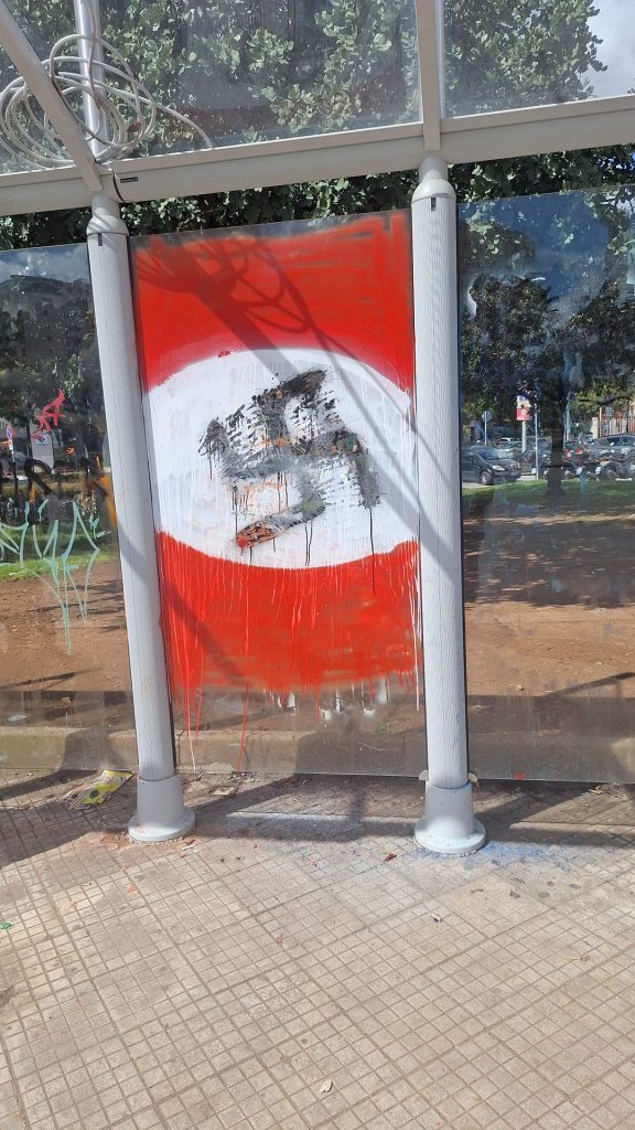 svastica fermata autobus