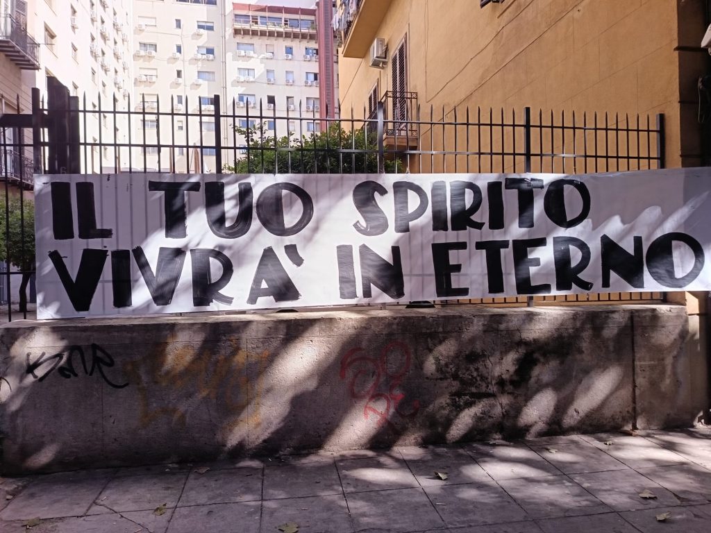 striscioni per Alessia La Rosa